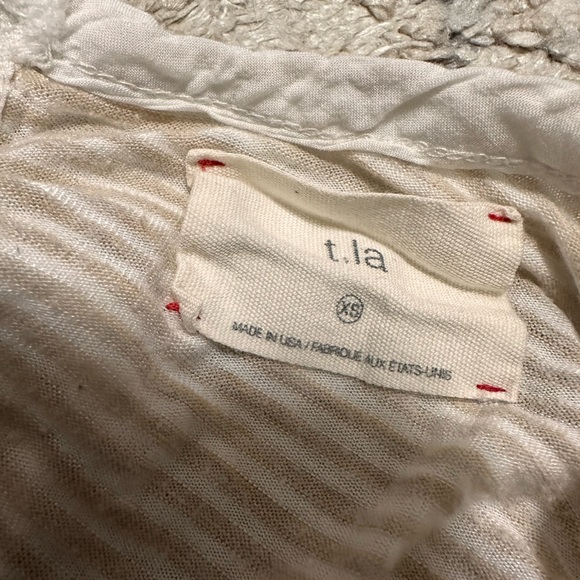 Anthropologie flowy top ✨ - Picture 2 of 4